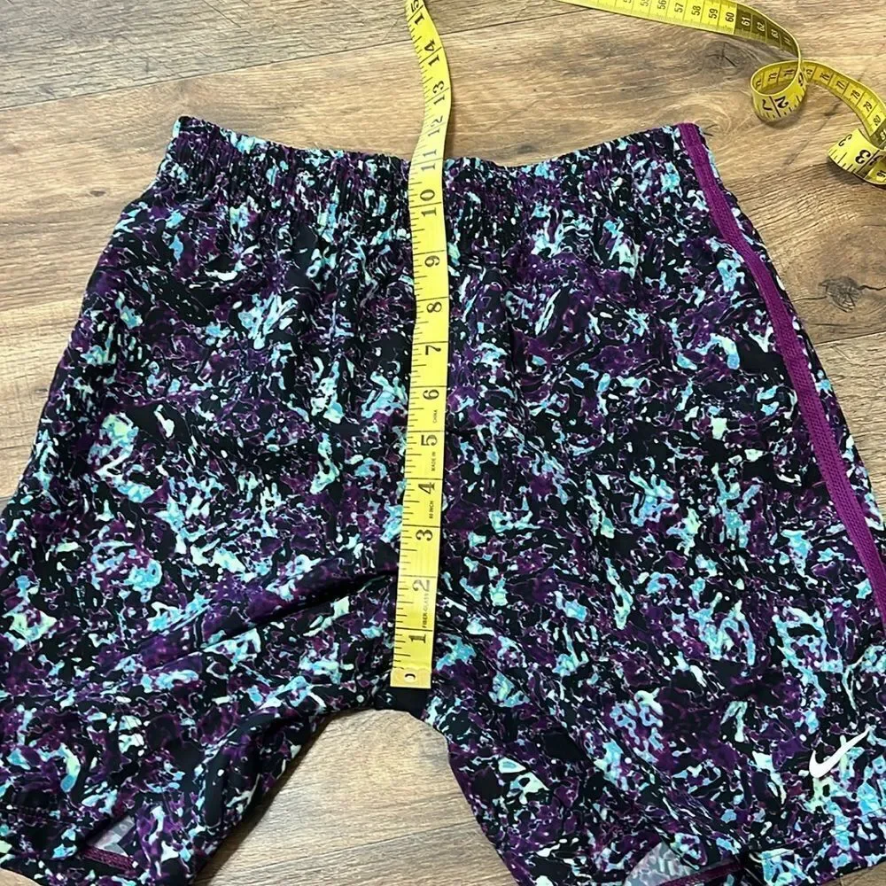 Nike training boys shorts size medium